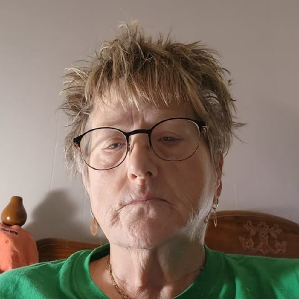 Meet your Posher, Joni